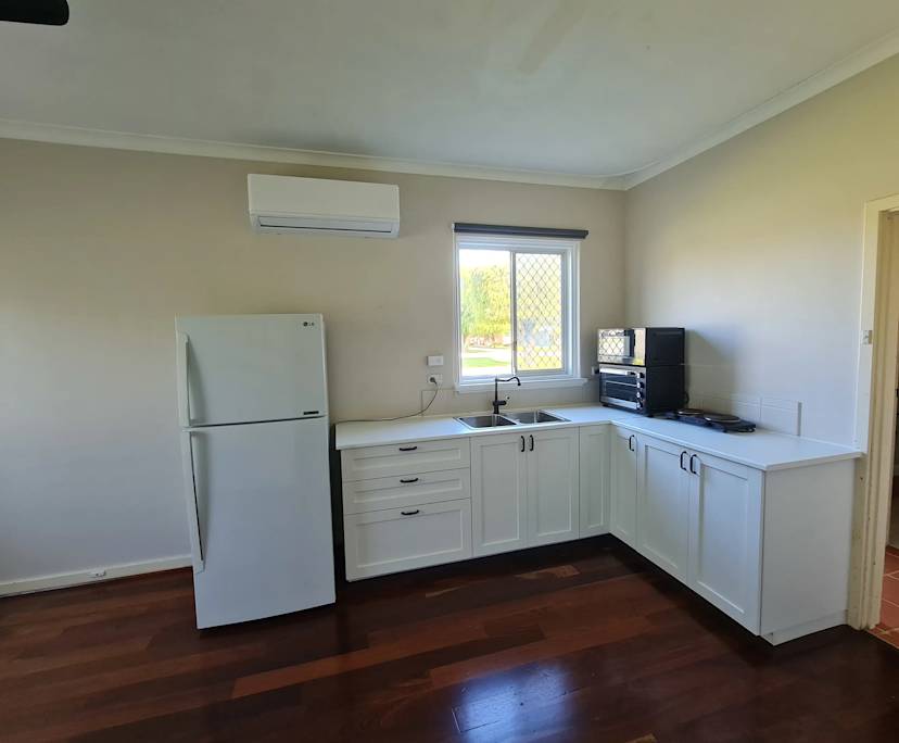 $500, Whole-property, 1 bathroom, Rockingham WA 6168