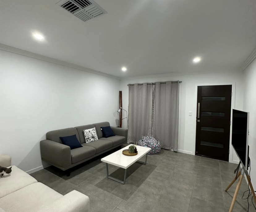 Room for Rent in Southport, Gold Coast 250, Furni...