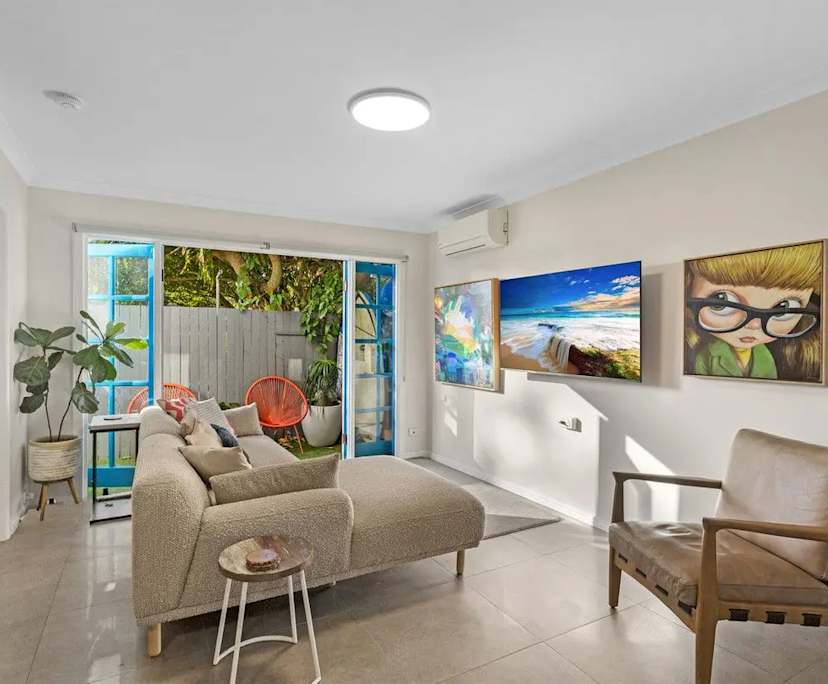 Furnished room in a share house