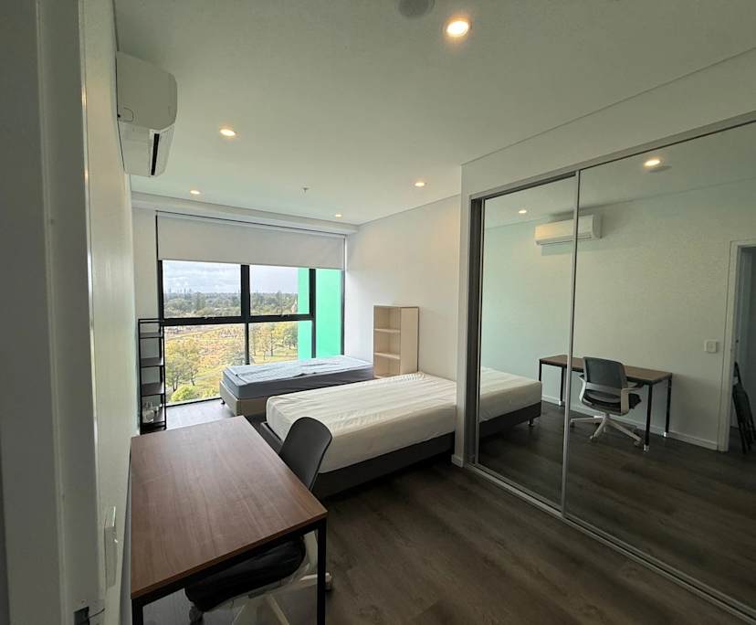 Furnished room with ensuite in a flatshare