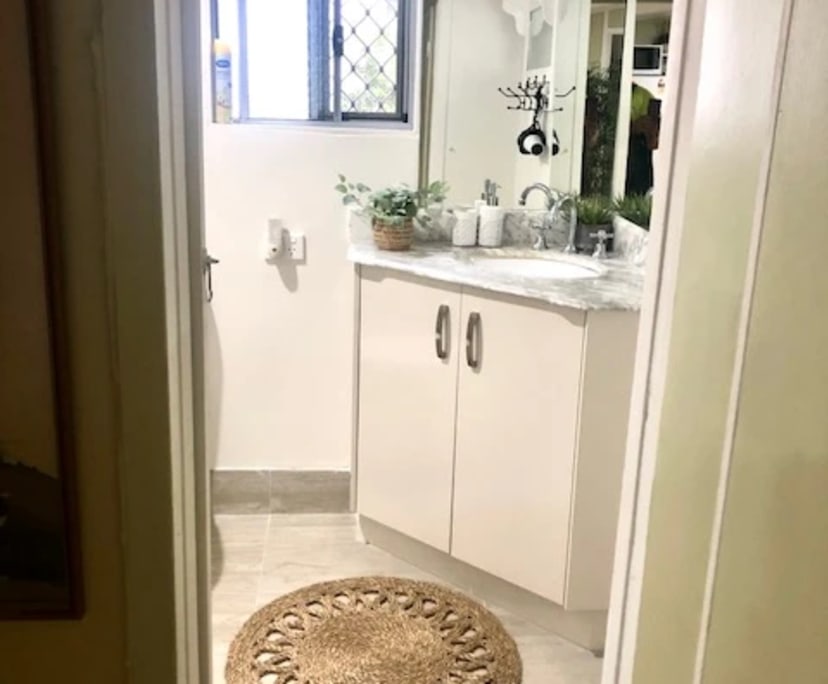 $330, Share-house, 3 bathrooms, Kangaroo Point QLD 4169