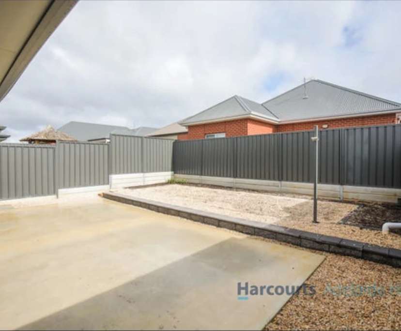 Whole property with 4 rooms for rent