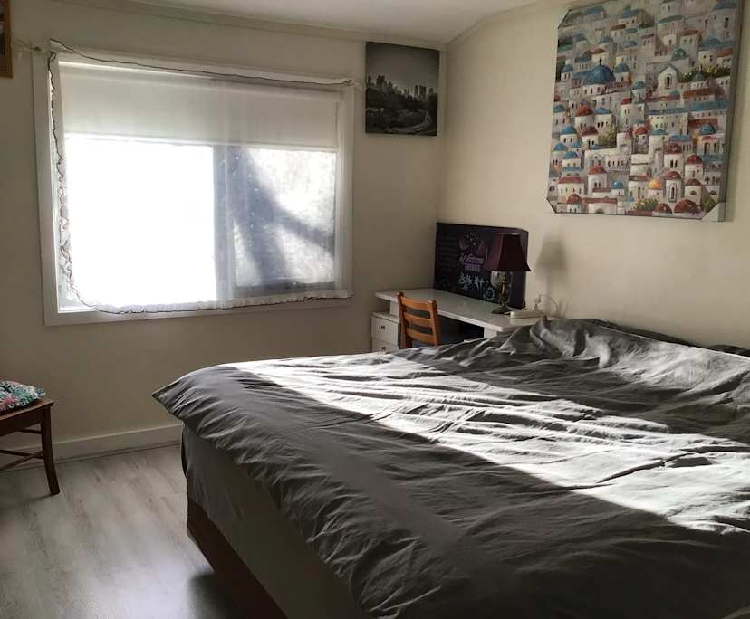 Furnished room in a share house