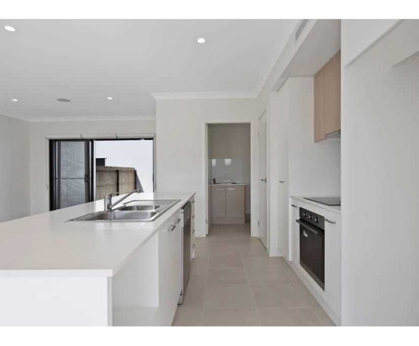 $320, Share-house, 3 bathrooms, Redland Bay QLD 4165