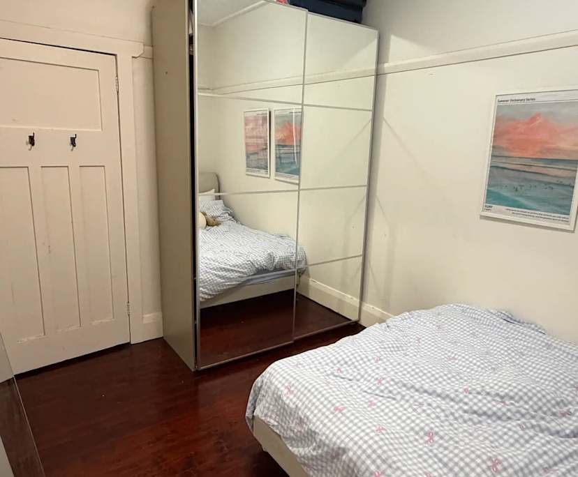 Furnished room in a flatshare