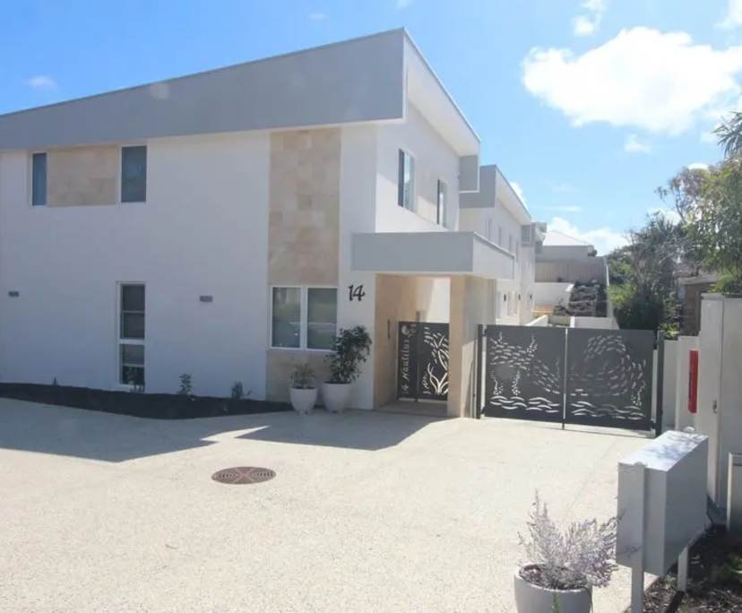 Whole property with 2 rooms for rent