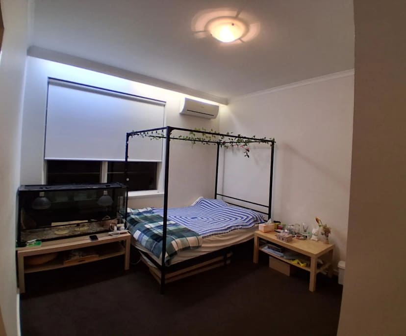 Unfurnished room with ensuite in a flatshare