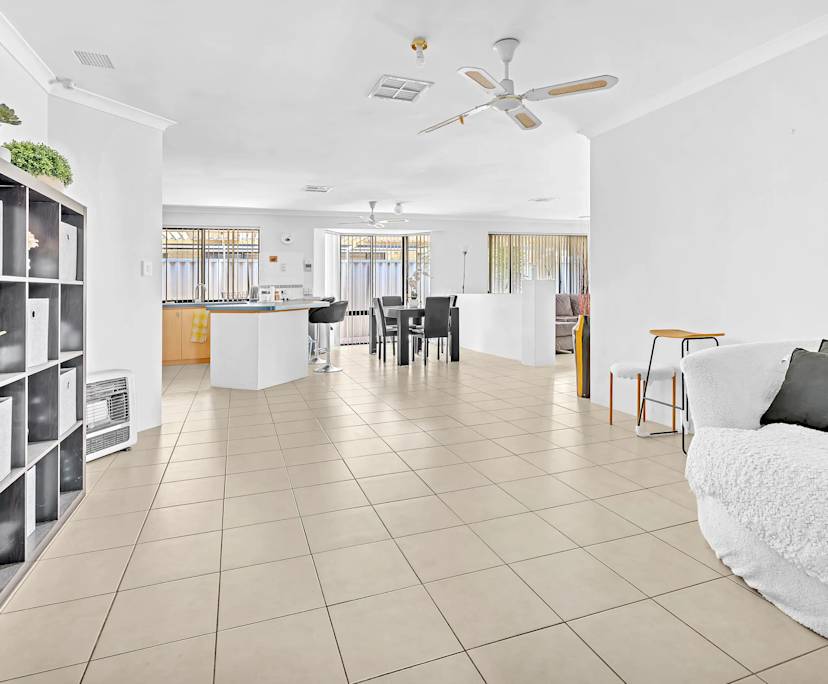 $350, Share-house, 4 bathrooms, Bennett Springs WA 6063