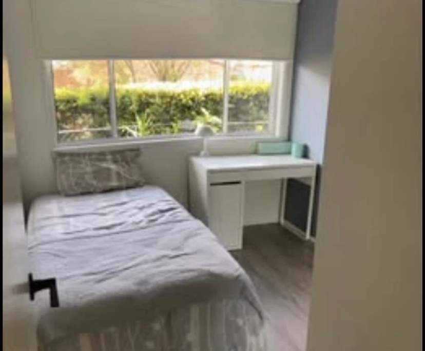 Furnished room in a flatshare