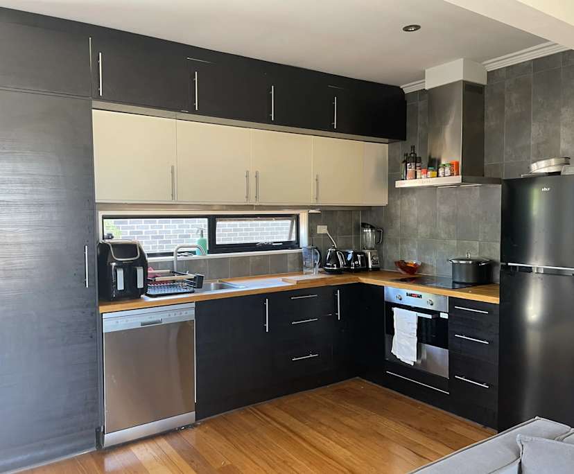 $300, Share-house, 3 bathrooms, Newtown VIC 3220