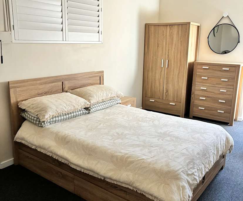Room in a share house