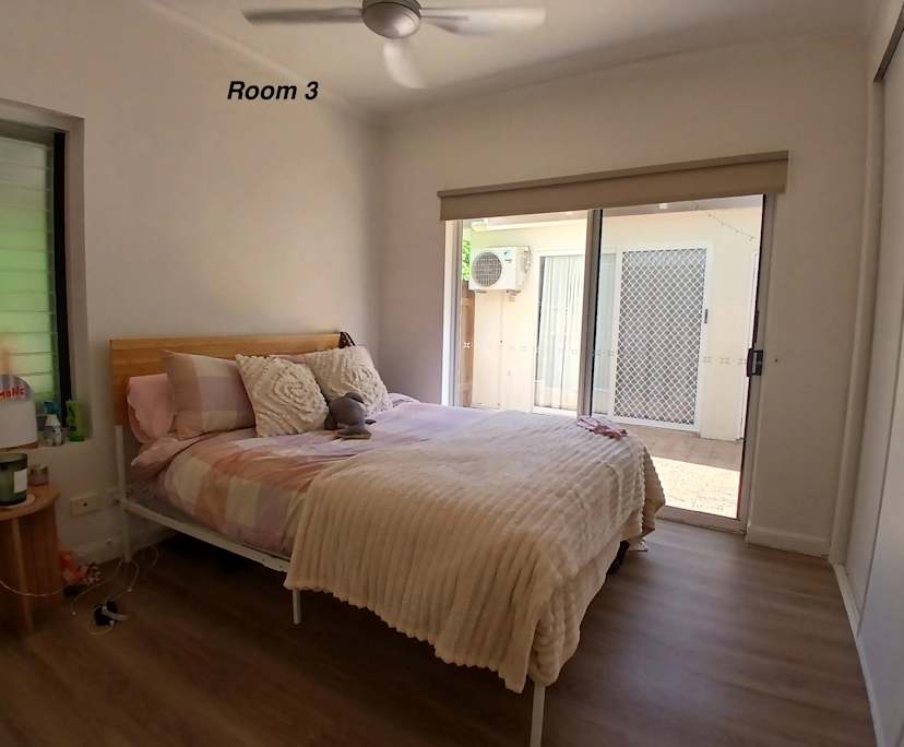 $295, Flatshare, 3 bathrooms, Edge Hill QLD 4870