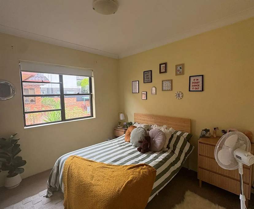 Furnished room in a flatshare
