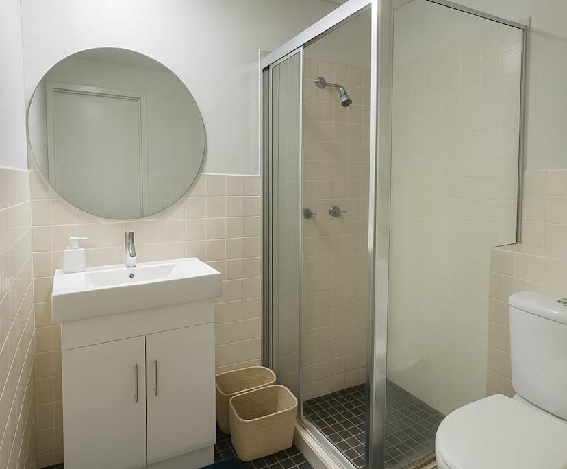 Furnished room with ensuite in a flatshare