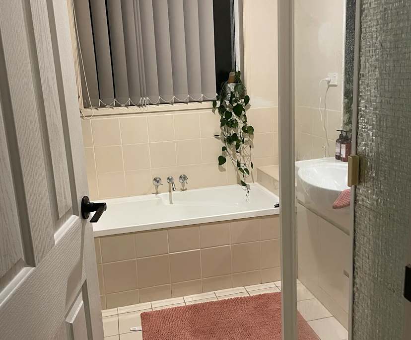 Room in a share house