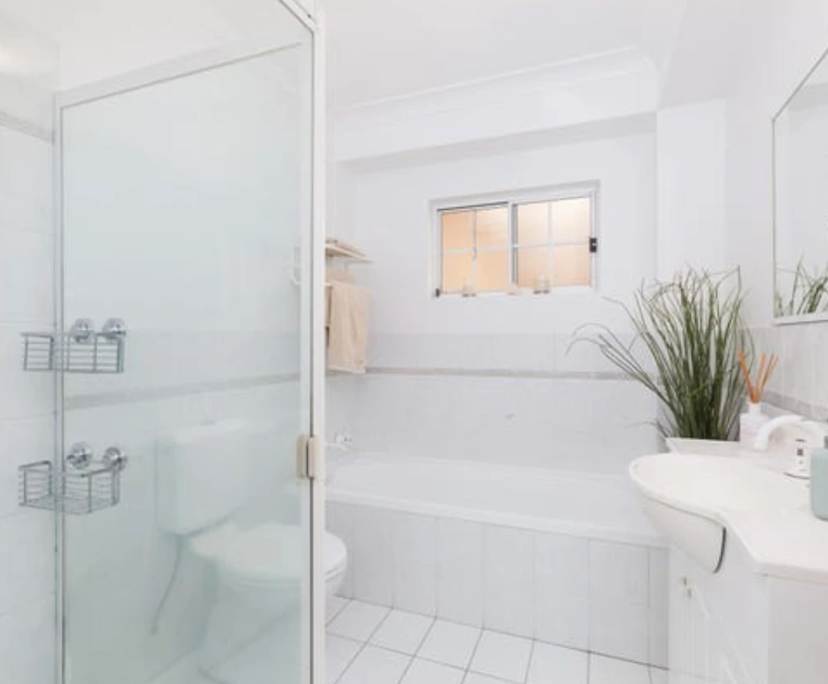 Unfurnished room in a flatshare