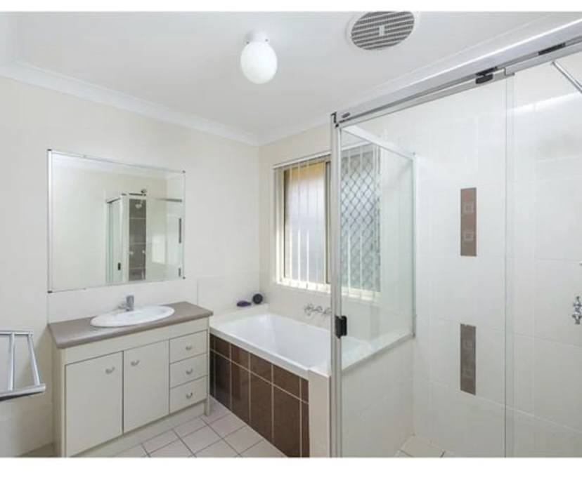 Room in a share house