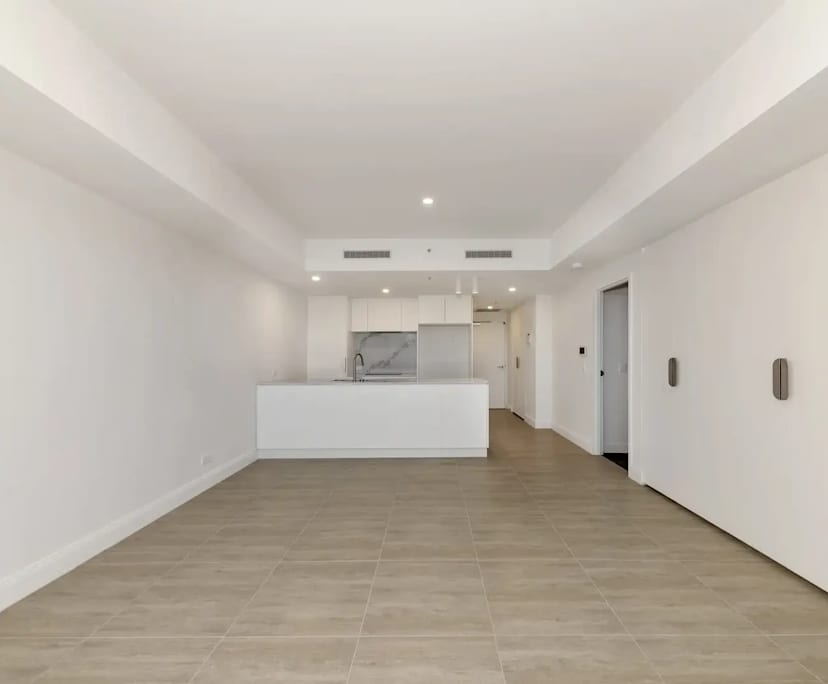 Unfurnished room with own bathroom