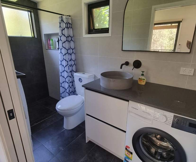 $550, Studio, 1 bathroom, Bonogin QLD 4213