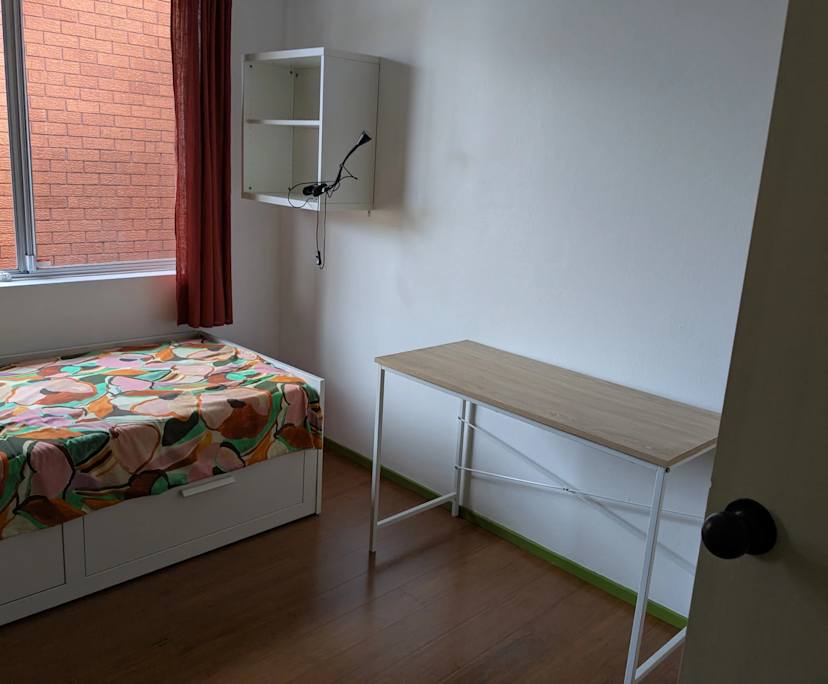 Furnished room in a flatshare
