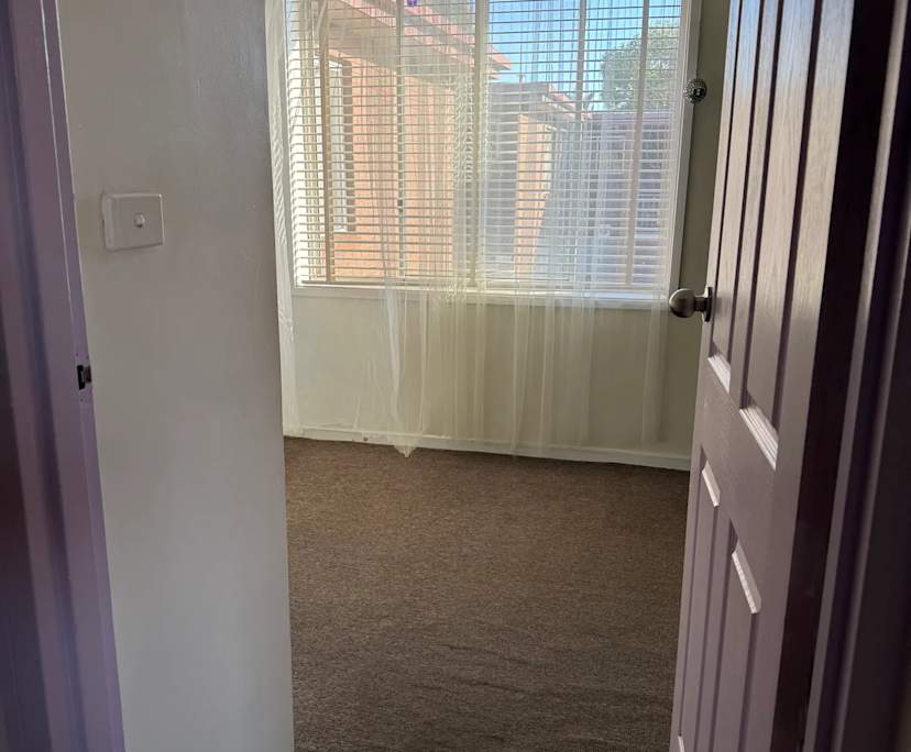 Unfurnished room in a flatshare