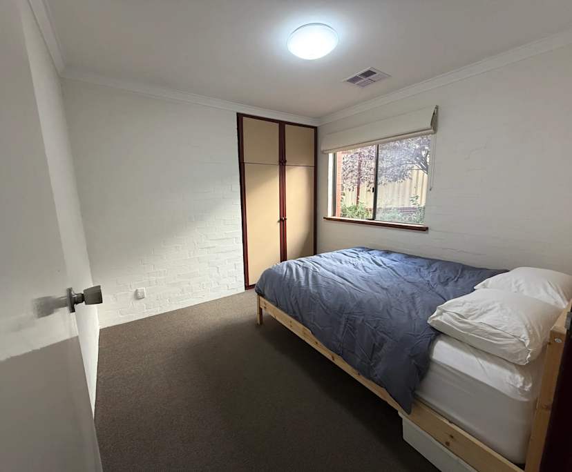 Room in a share house
