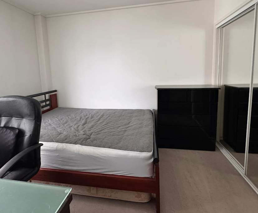 Furnished room in a flatshare