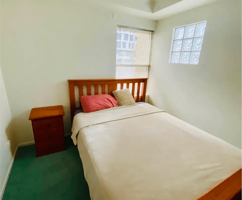 Furnished room in a flatshare