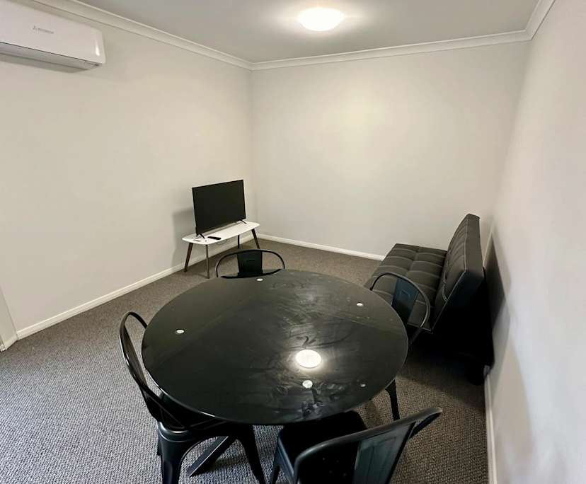 $530, 1-bed, 1 bathroom, Cannington WA 6107