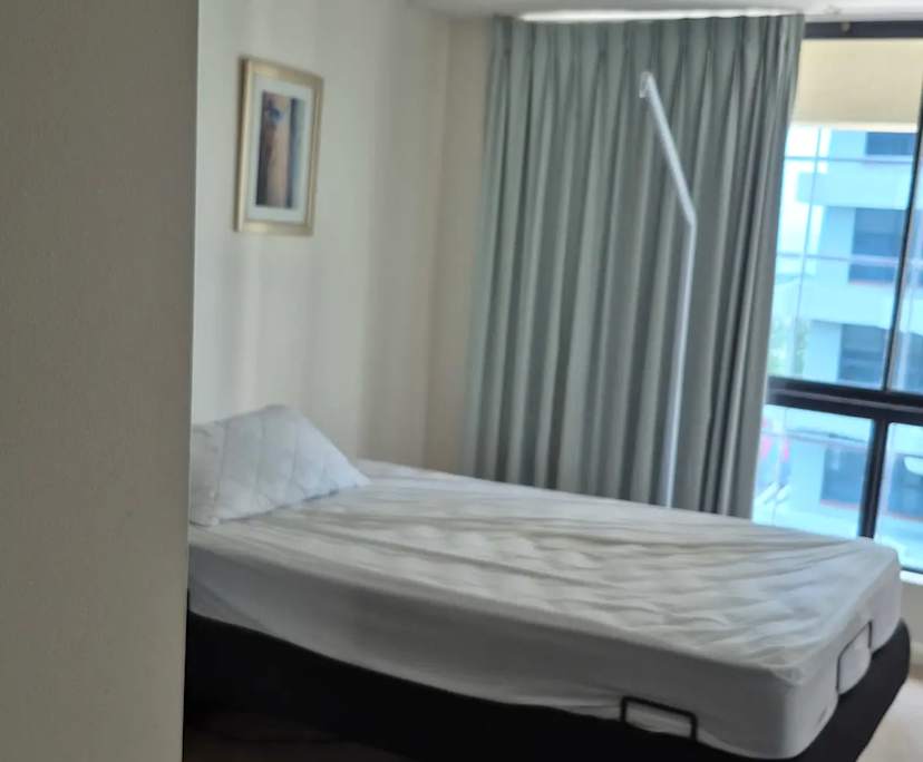 $490, Flatshare, 2 bathrooms, Broadbeach QLD 4217