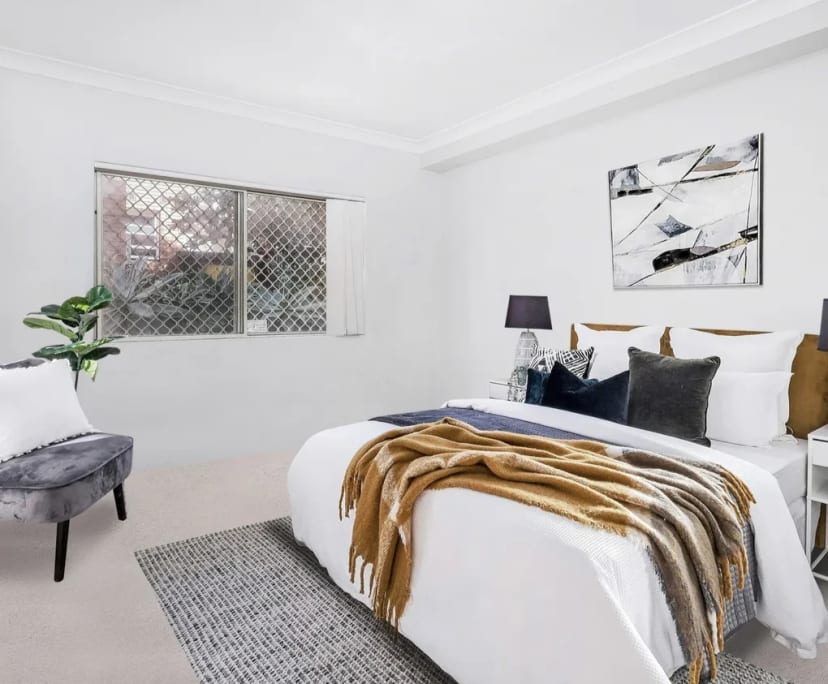 Furnished room with ensuite in a flatshare
