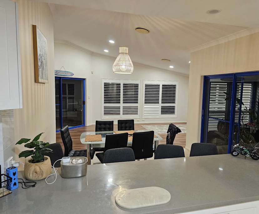 $350, Homestay, 4 bathrooms, Robina QLD 4226