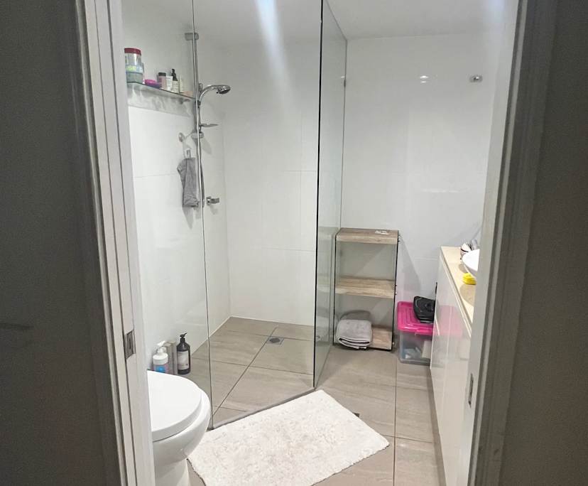 $385, Flatshare, 2 bathrooms, Surfers Paradise QLD 4217