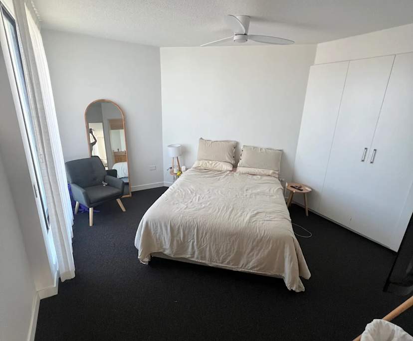 Furnished room in a flatshare