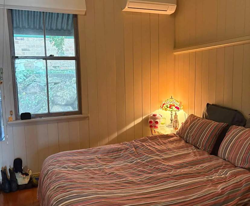 Room in a share house