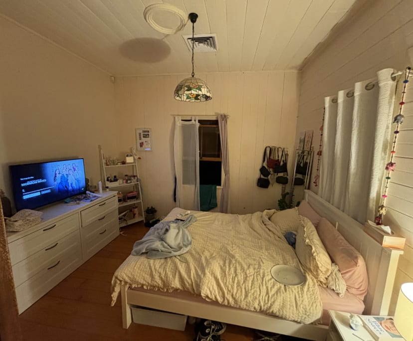 Room for Rent in Red Hill, Brisbane 250, Furnishe...