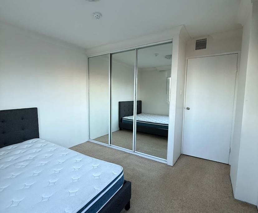 Furnished room in a flatshare