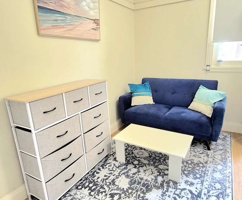Furnished room in a flatshare