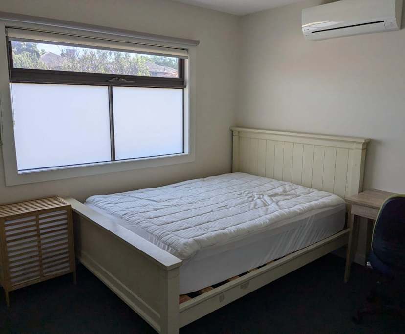 Room in a share house