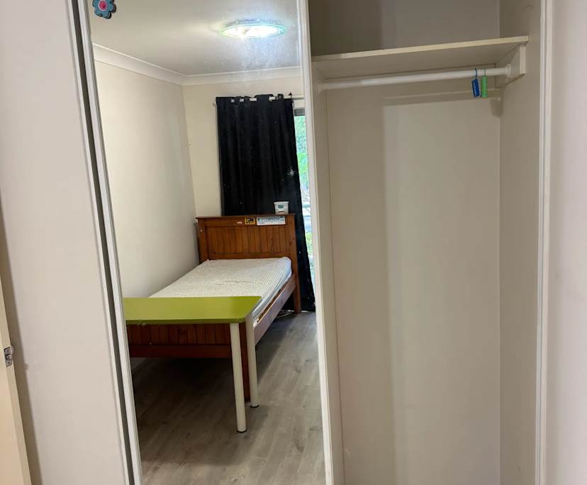 Furnished room in a flatshare