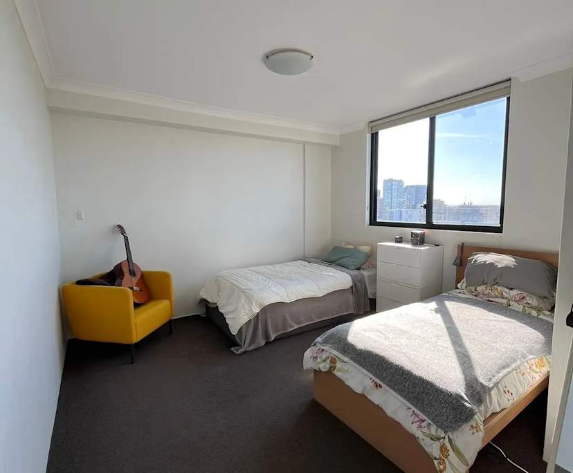 Furnished room with ensuite in a flatshare