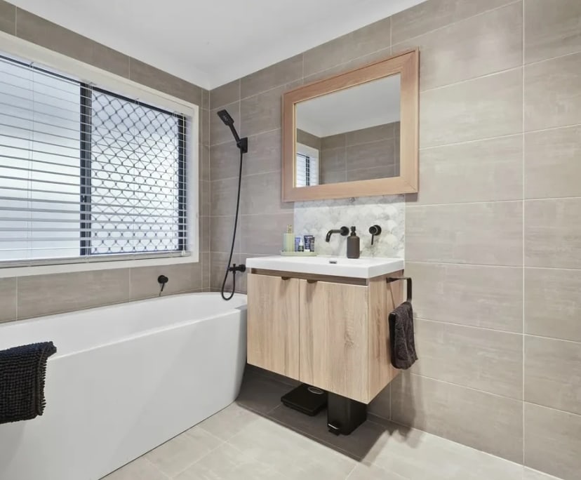 $375, Share-house, 5 bathrooms, Mermaid Waters QLD 4218