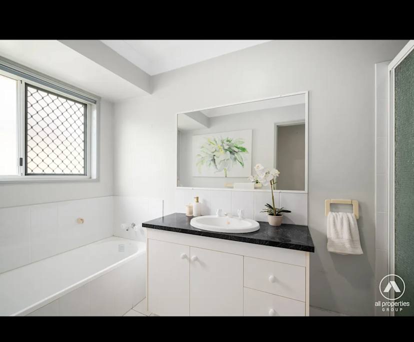 $240, Share-house, 3 bathrooms, Regents Park QLD 4118