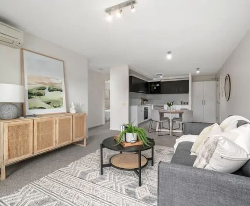 Unfurnished room in a flatshare