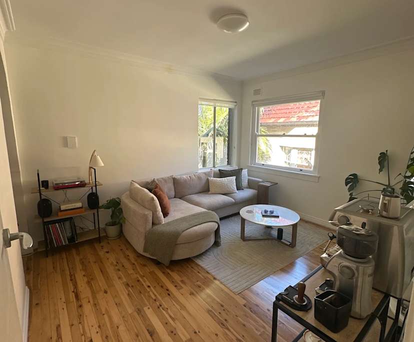 Furnished room in a flatshare