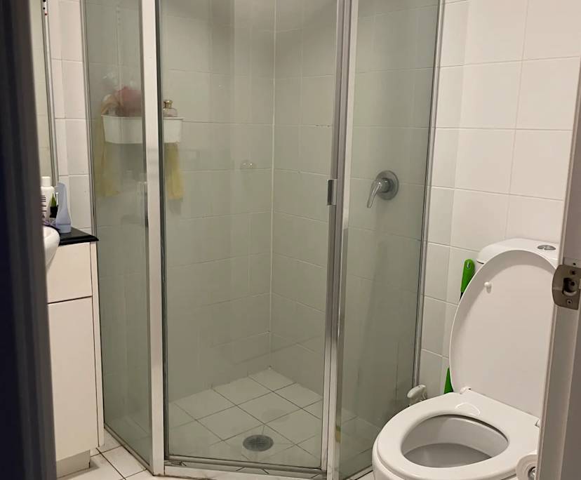 Furnished room with ensuite in a flatshare