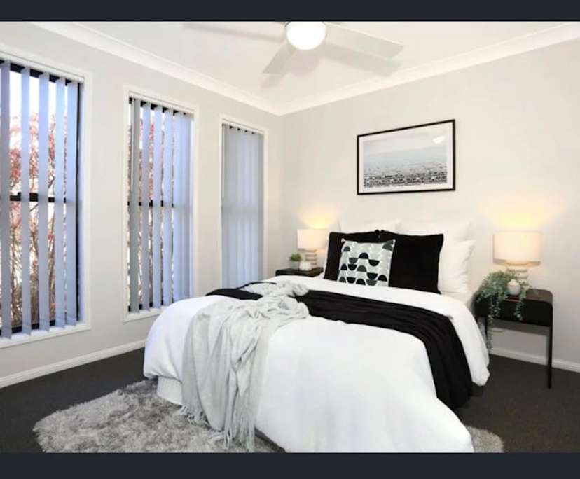 Furnished room in a share house