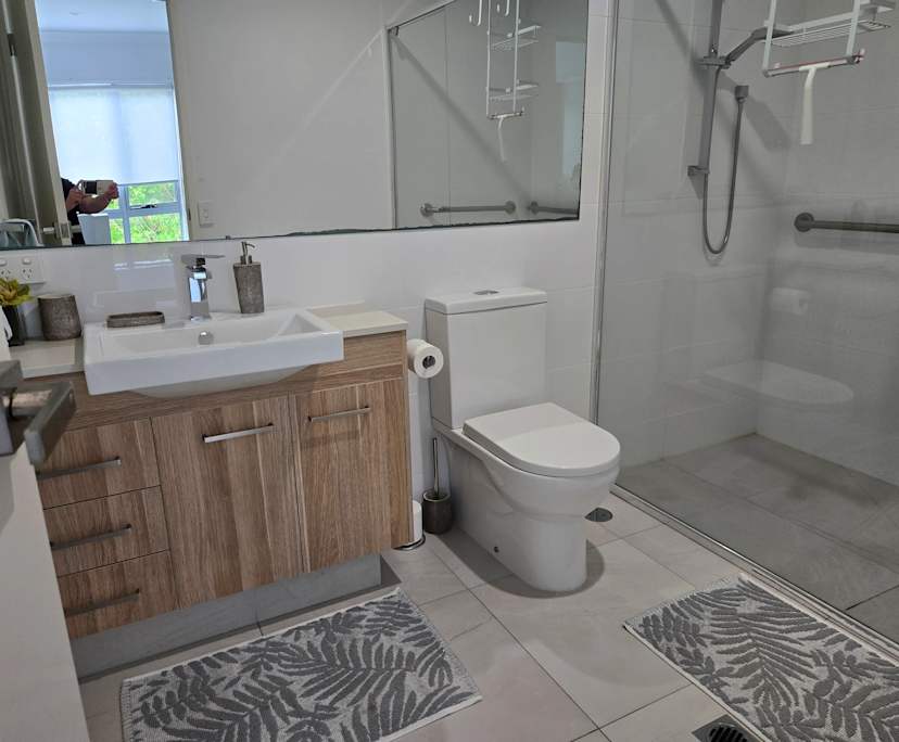 $350, Share-house, 3 bathrooms, Hope Island QLD 4212