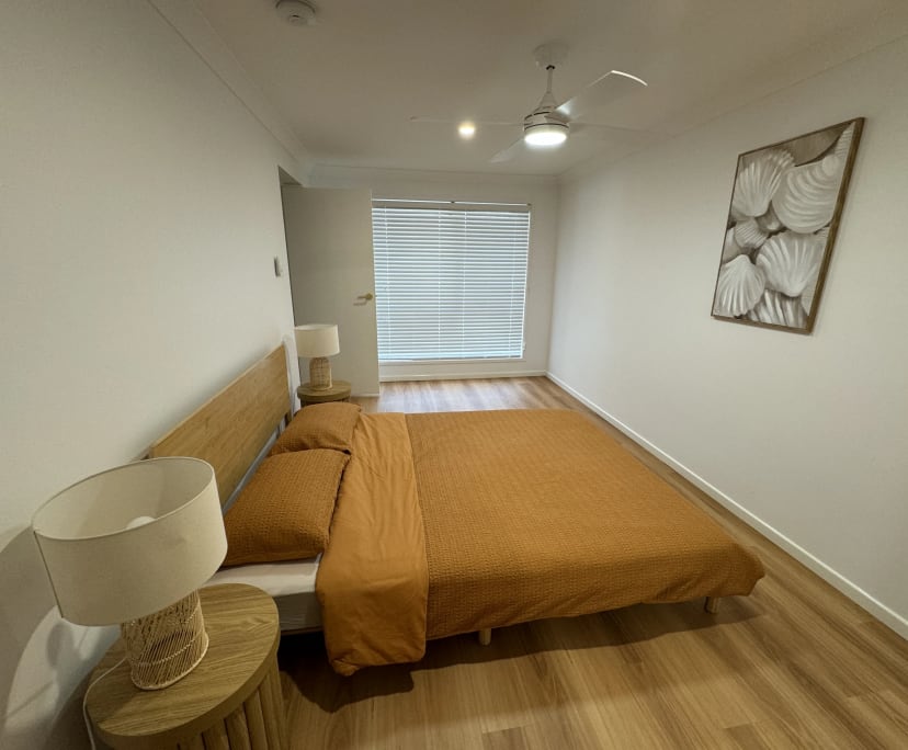 $350, Share-house, 4 bathrooms, Labrador QLD 4215