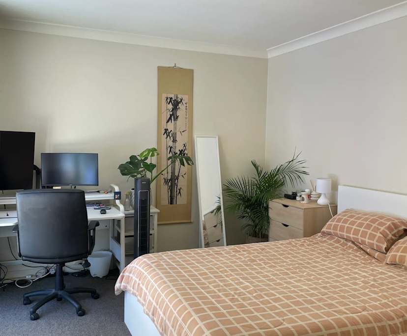 Furnished room with ensuite in a flatshare